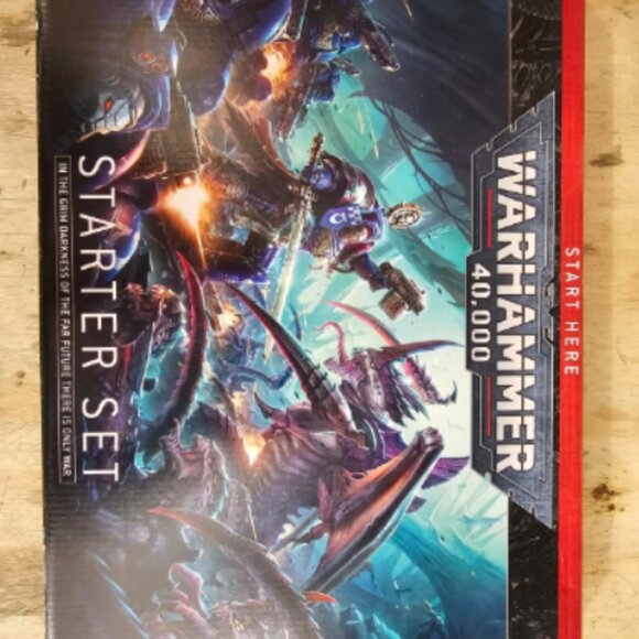 Warhammer 40,000: Starter Set - Picture 2 of 3